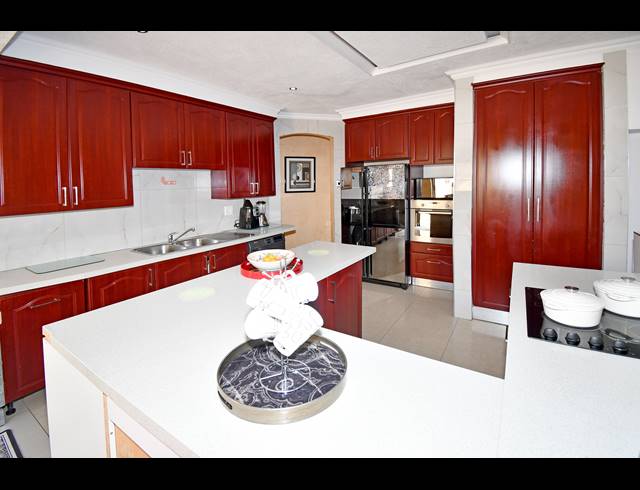 3 BEDROOM HOUSE FOR SALE IN BRAMLEY